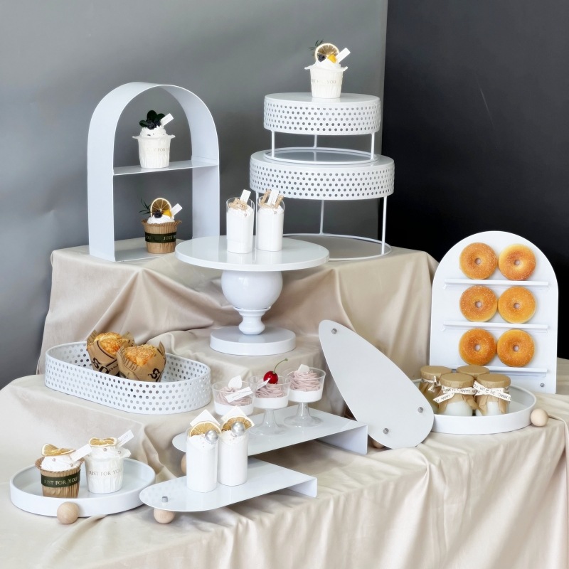 the cake holder is easy to install and disassemble, wash easily, and totally reusable, use a wet cloth to wipe the surface for cleaning. Besides, it is not recommended to use a microwave, dishwasher or oven.